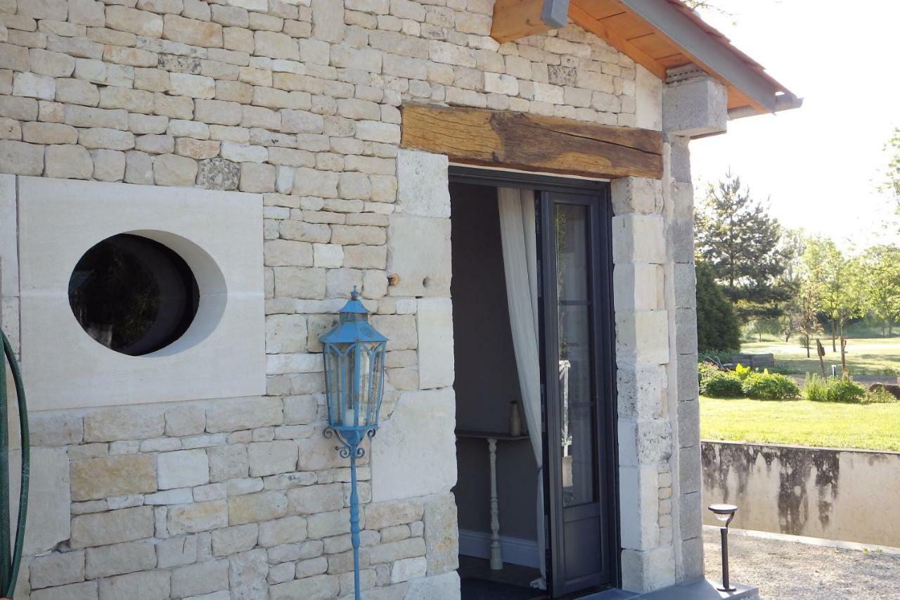 Le P'Tit Nid De Gabriel Panzió Les Touches-de-Périgny Kültér fotó